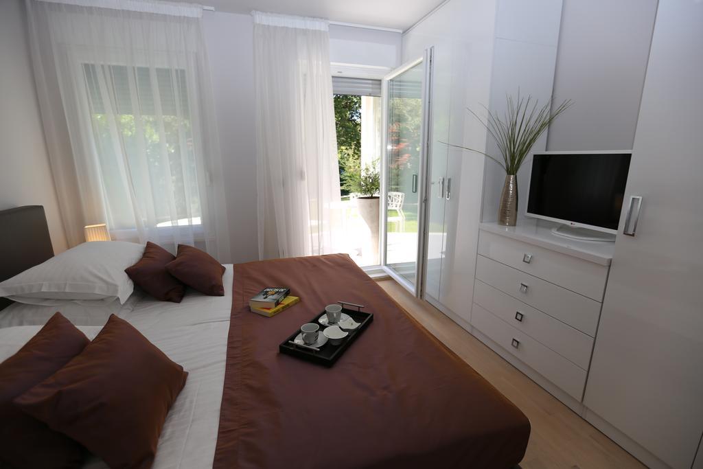 Beach Apartments Dumicic ポドストラナ エクステリア 写真